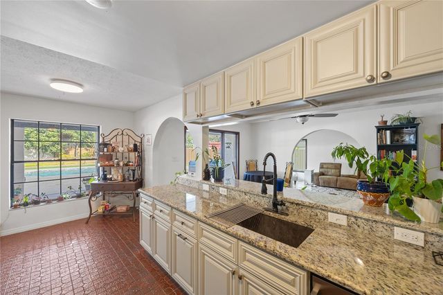 403 WEEBURN ROAD, Temple Terrace, FL 33617