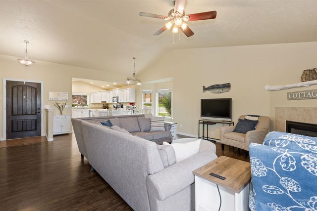 2493 S Skyview Dr, Nampa, ID 83686