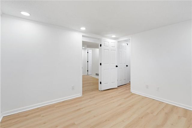 8906 N Mcgee Street, Kansas City, MO 64155