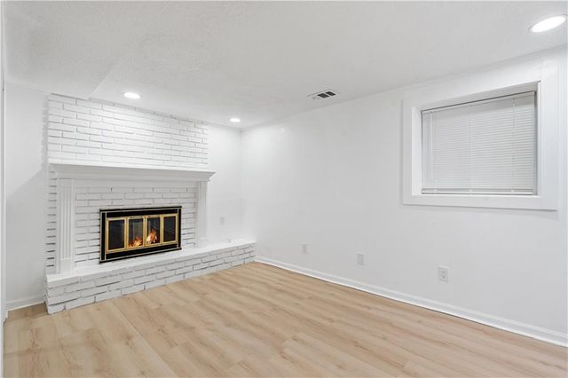 8906 N Mcgee Street, Kansas City, MO 64155