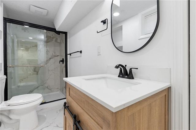 8906 N Mcgee Street, Kansas City, MO 64155