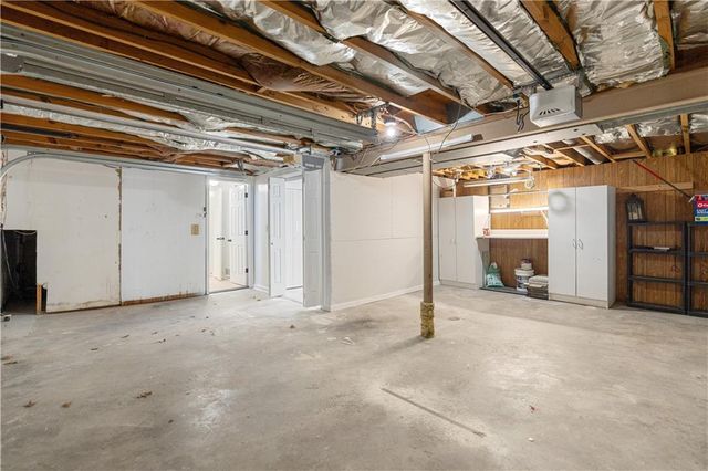 8906 N Mcgee Street, Kansas City, MO 64155