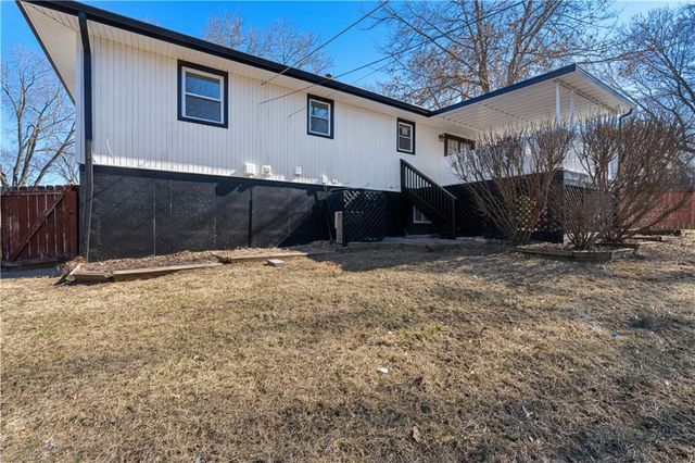 8906 N Mcgee Street, Kansas City, MO 64155