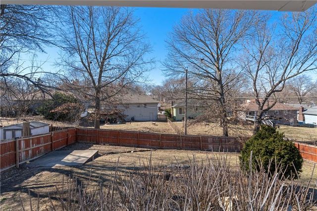 8906 N Mcgee Street, Kansas City, MO 64155