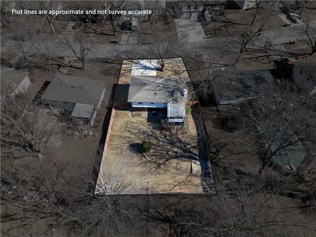 8906 N Mcgee Street, Kansas City, MO 64155