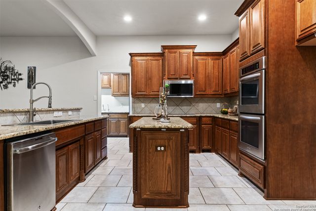 9715 WIND GATE PKWY, San Antonio, TX 78254