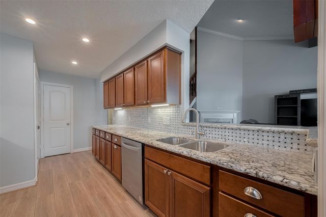 64 Hideaway Drive, Friendswood, TX 77546