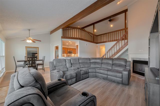 64 Hideaway Drive, Friendswood, TX 77546