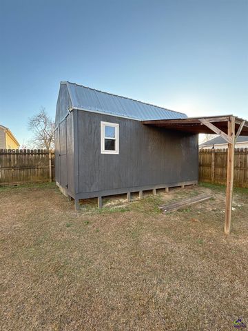 104 Chickasaw Court, Byron, GA 31008