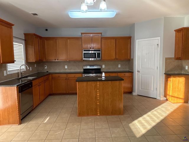 104 Chickasaw Court, Byron, GA 31008