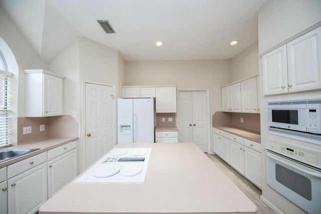 703 Acacia Place, Missouri City, TX 77459