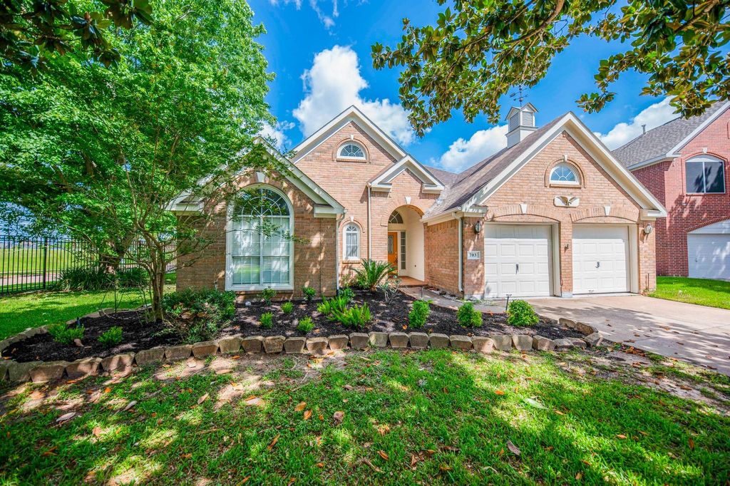 703 Acacia Place, Missouri City, TX 77459