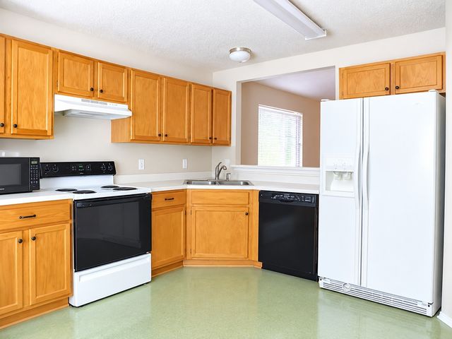 1007 Miles Avenue, Burleson, TX 76028