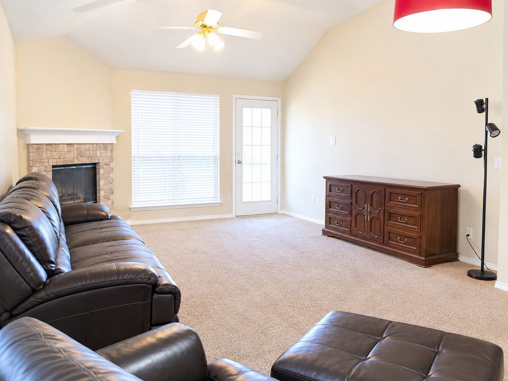 1007 Miles Avenue, Burleson, TX 76028 — photo 4