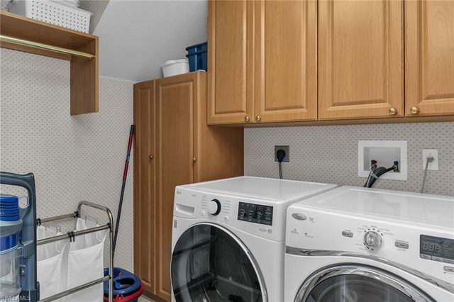 7859 Berkshire Pines DR, Naples, FL 34104