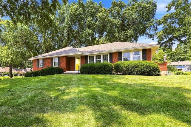 1701 Willow Circle, Blue Springs, MO 64014