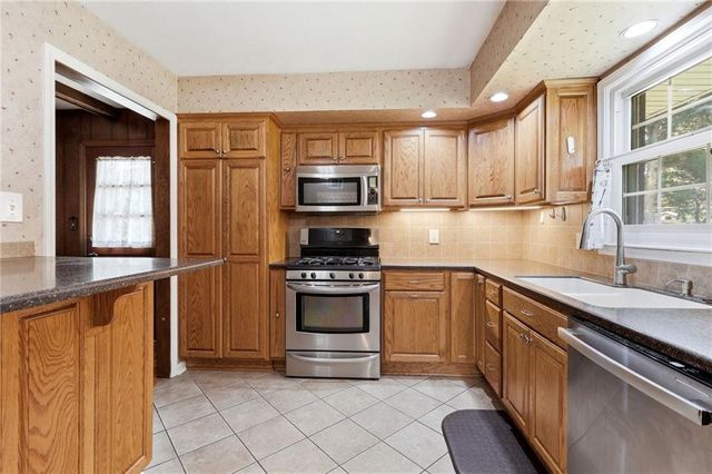 1701 Willow Circle, Blue Springs, MO 64014