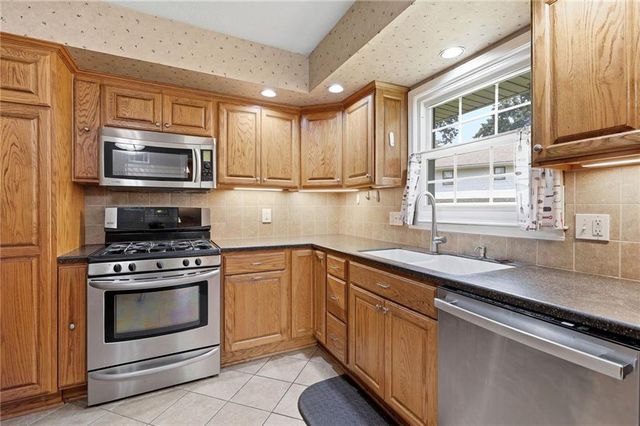 1701 Willow Circle, Blue Springs, MO 64014