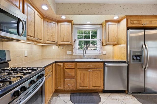 1701 Willow Circle, Blue Springs, MO 64014
