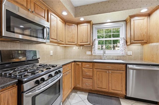 1701 Willow Circle, Blue Springs, MO 64014
