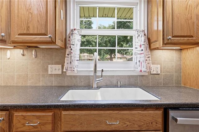 1701 Willow Circle, Blue Springs, MO 64014