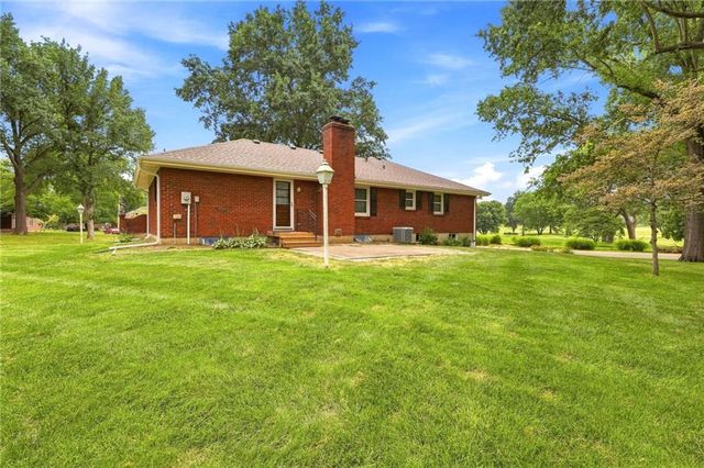 1701 Willow Circle, Blue Springs, MO 64014