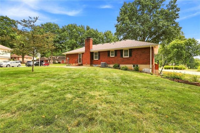 1701 Willow Circle, Blue Springs, MO 64014
