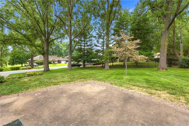 1701 Willow Circle, Blue Springs, MO 64014