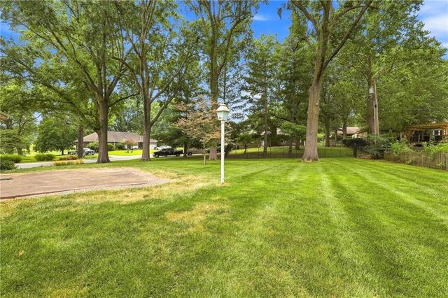 1701 Willow Circle, Blue Springs, MO 64014
