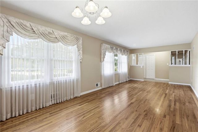 1701 Willow Circle, Blue Springs, MO 64014
