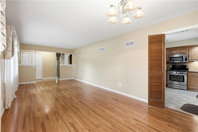 1701 Willow Circle, Blue Springs, MO 64014