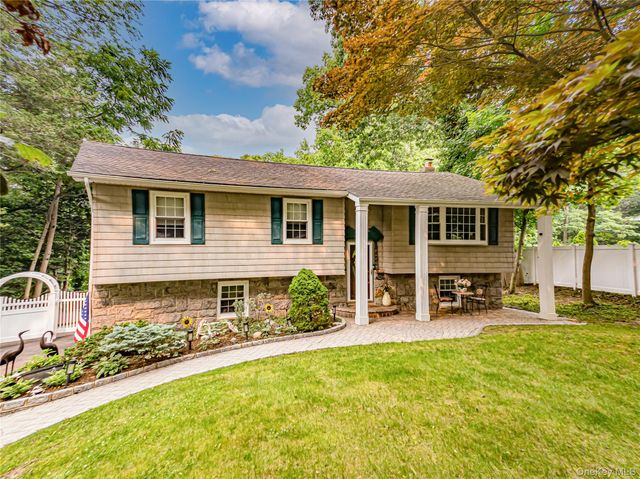 41 Oak Street, Smithtown, NY 11787
