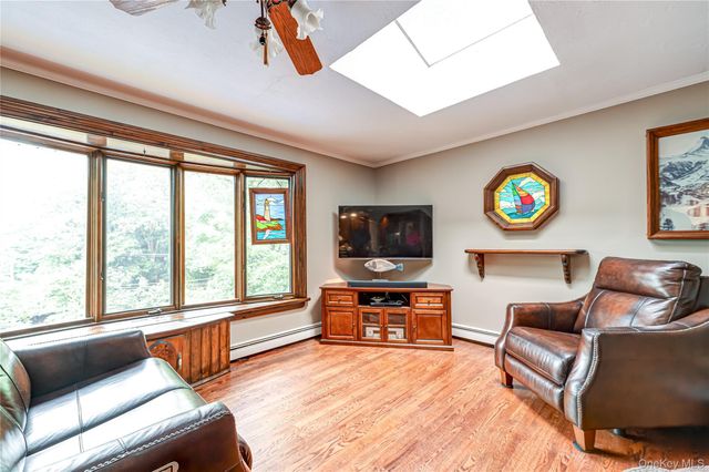 41 Oak Street, Smithtown, NY 11787