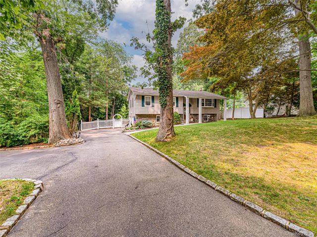 41 Oak Street, Smithtown, NY 11787