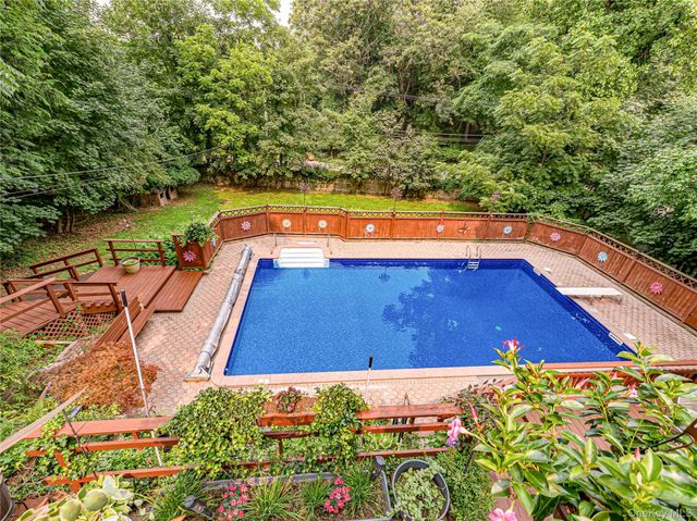 41 Oak Street, Smithtown, NY 11787