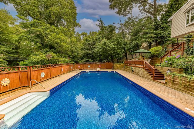 41 Oak Street, Smithtown, NY 11787