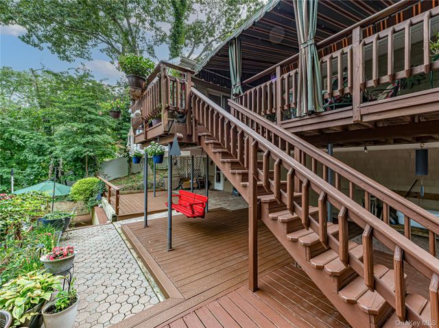 41 Oak Street, Smithtown, NY 11787