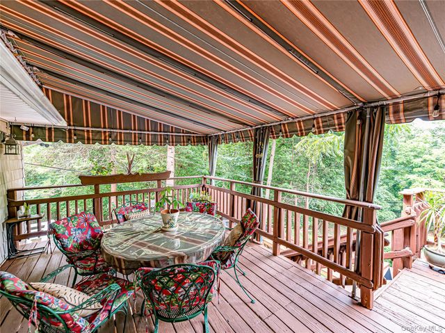 41 Oak Street, Smithtown, NY 11787