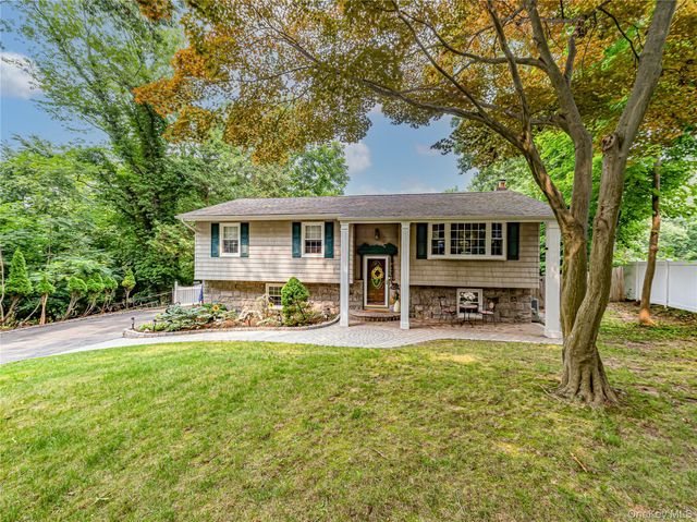 41 Oak Street, Smithtown, NY 11787