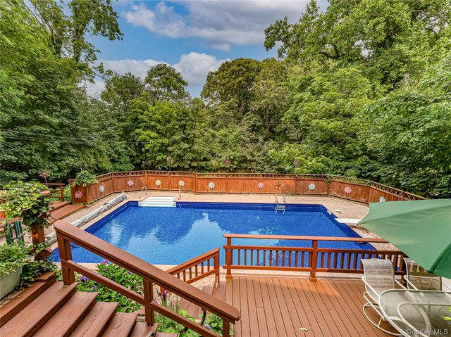 41 Oak Street, Smithtown, NY 11787