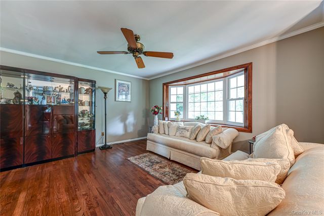 41 Oak Street, Smithtown, NY 11787