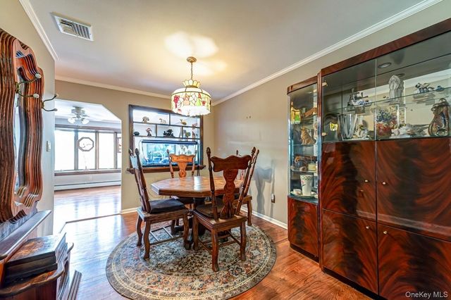41 Oak Street, Smithtown, NY 11787
