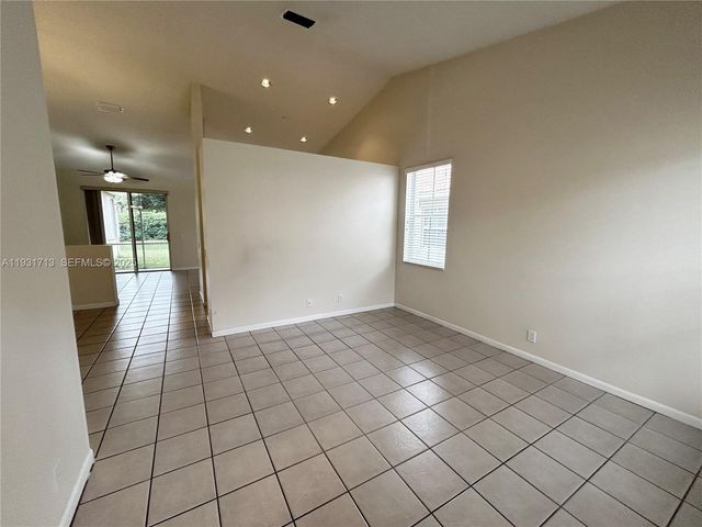 807 Sand Creek Cir, Weston, FL 33327