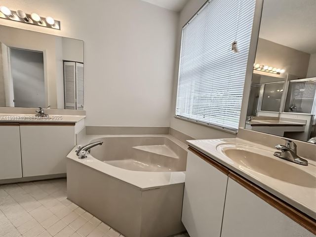 807 Sand Creek Cir, Weston, FL 33327