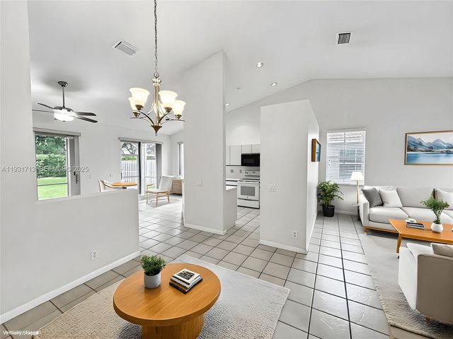 807 Sand Creek Cir, Weston, FL 33327