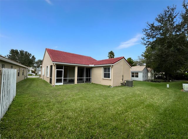 807 Sand Creek Cir, Weston, FL 33327