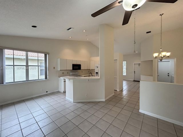 807 Sand Creek Cir, Weston, FL 33327