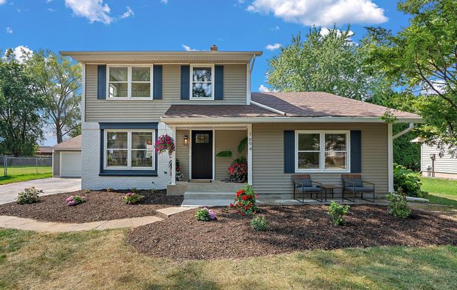 1694 Hinton Trail N, Oakdale, MN 55128
