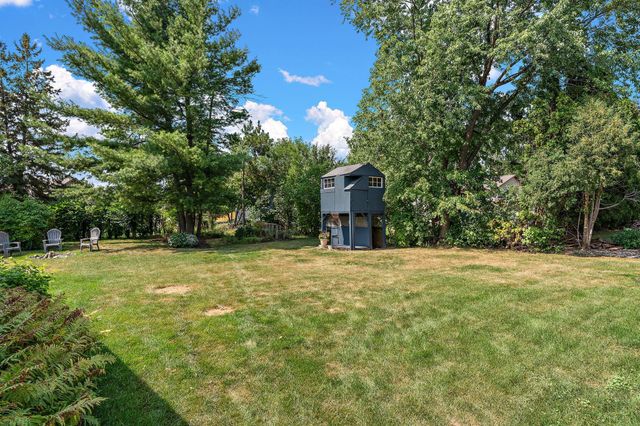 1694 Hinton Trail N, Oakdale, MN 55128