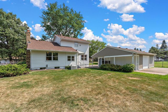 1694 Hinton Trail N, Oakdale, MN 55128